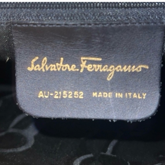 Salvatore Ferragamo Cream Shoulder Bag - Picture 7 of 7